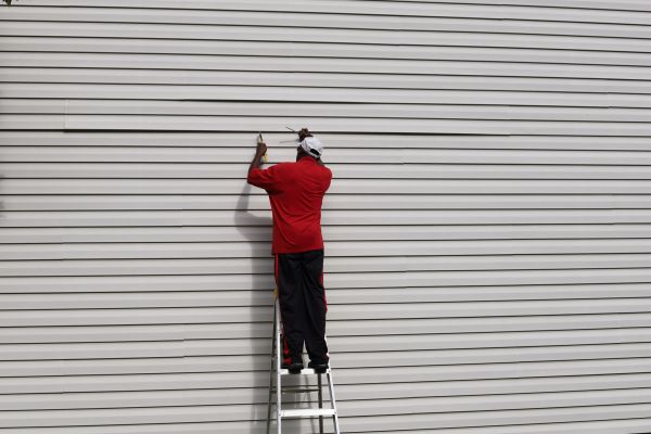 Cost of Siding Reattachment in Evans